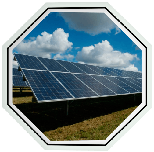 Paneles solares en el campo

